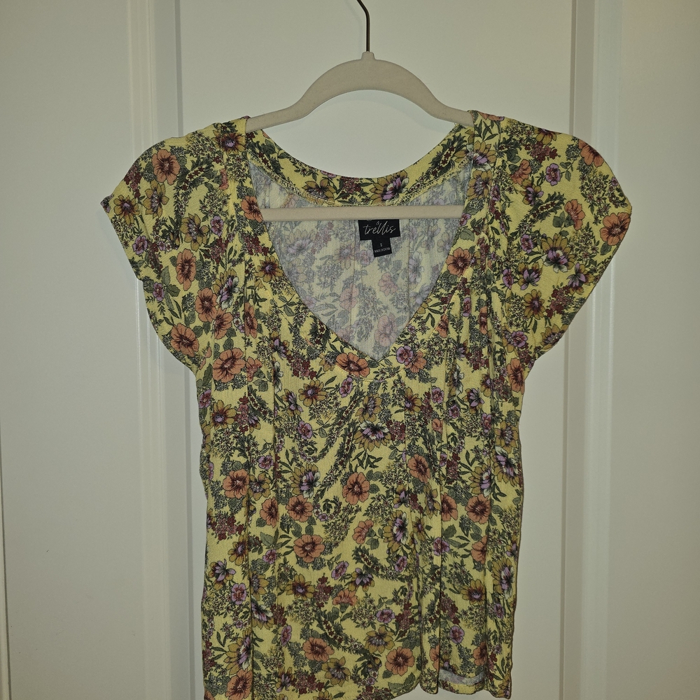 Oak & Trellis Flutter Sleeve Top